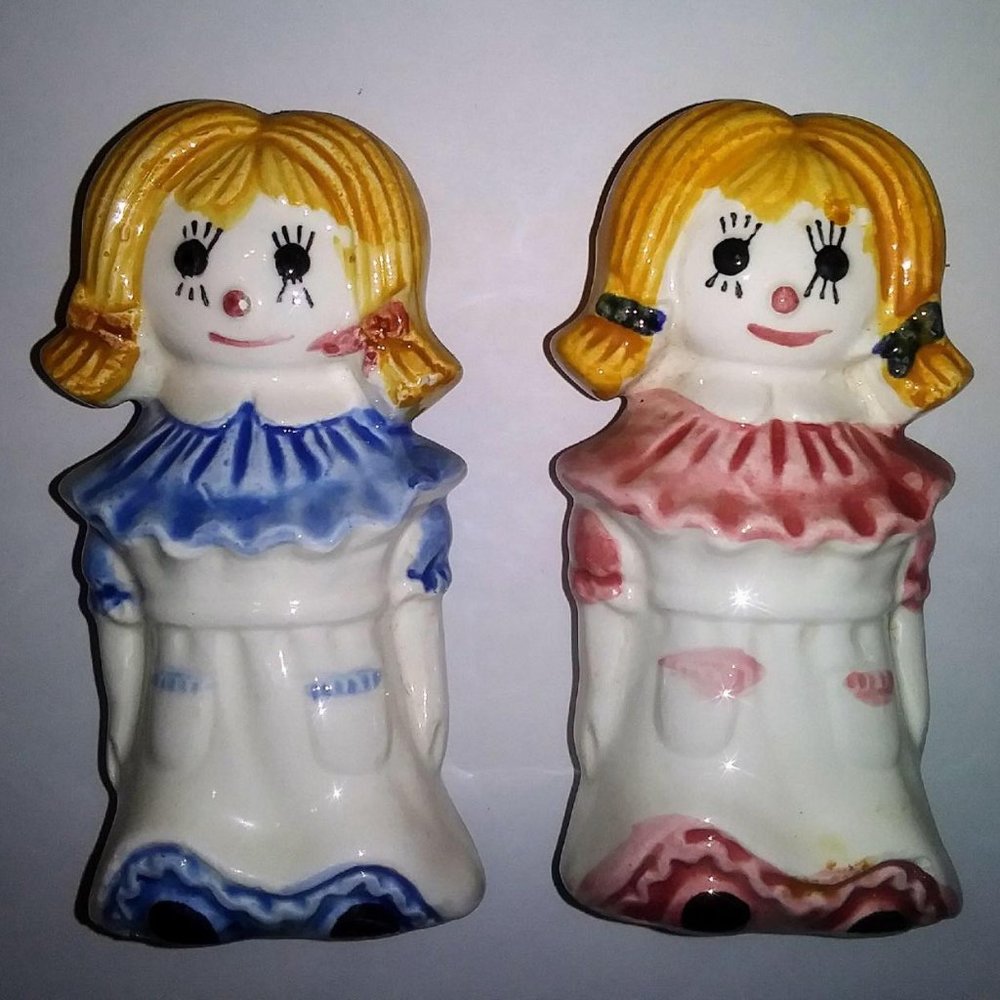 #8 Blue/Pink Ragdoll Salt and Pepper Shakers Set